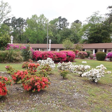 Azalea Inn & Suites Wilmington Buitenkant foto