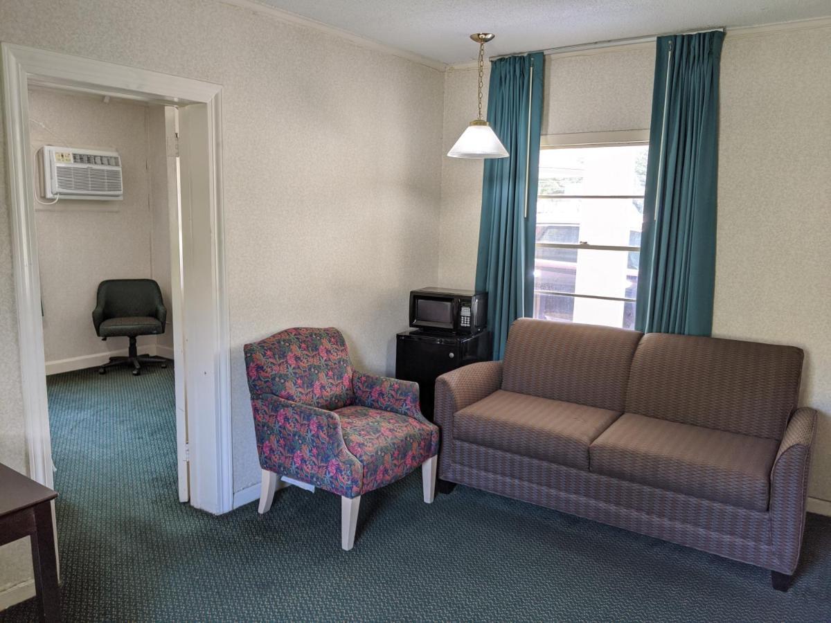 Azalea Inn & Suites Wilmington Buitenkant foto